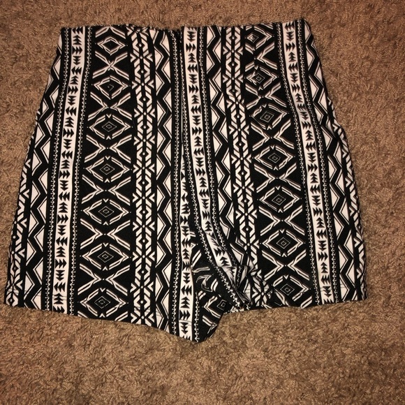 High-Waisted Black + White Tribal Shorts - Picture 2 of 2
